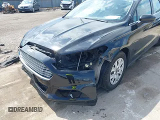 2014 Ford Fusion S with VIN 3FA6P0G75ER387702, listed as a IAAI auction lot 41912113 with 180,002 mi miles. Bid and sale history available at carsss.com. Image 6.