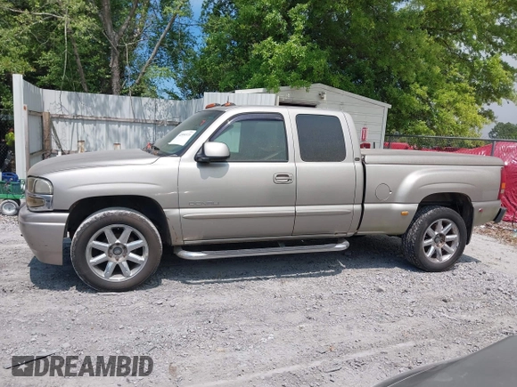 2003 GMC Sierra Denali z VIN 2GTFK69U531270072, wystawiony jako IAAI lot #42004573 z przebiegiem 240 244 mil mil oraz . Historia ofert i sprzedaży dostępna na DreamBid. Obrazek 15.