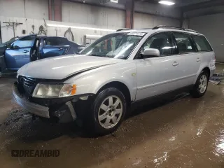 1999 Volkswagen Passat z VIN WVWNA63B2XE357387, wystawiony jako Copart lot #43074635 z przebiegiem 93 040 mil mil oraz Szkoda całkowita • Salvage title. Historia ofert i sprzedaży dostępna na DreamBid. Obrazek 1.