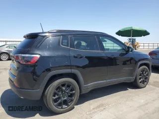 2022 Jeep Compass Latitude z VIN 3C4NJCBB6NT187791, wystawiony jako Copart lot #61102685 z przebiegiem 18 281 mil mil oraz Szkoda całkowita • Salvage title. Historia ofert i sprzedaży dostępna na DreamBid. Obrazek 3.