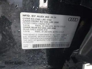 2025 Audi Q3 S line Premium z VIN WA1DECF3XS1004697, wystawiony jako IAAI lot #42256169 z przebiegiem 8550 mil mil oraz . Historia ofert i sprzedaży dostępna na DreamBid. Obrazek 9.