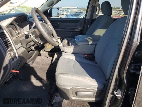 2018 Ram 1500 Tradesman z VIN 1C6RR7ST7JS102633, wystawiony jako Copart lot #72438884 z przebiegiem 84 725 mil mil oraz Szkoda całkowita • Salvage title. Historia ofert i sprzedaży dostępna na DreamBid. Obrazek 7.