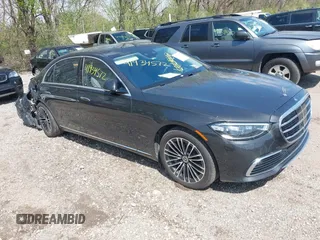 2023 Mercedes-Benz S 580 z VIN W1K6G7GB8PA189254, wystawiony jako IAAI lot #41934572 z przebiegiem 32 213 mil mil oraz . Historia ofert i sprzedaży dostępna na DreamBid. Obrazek 1.