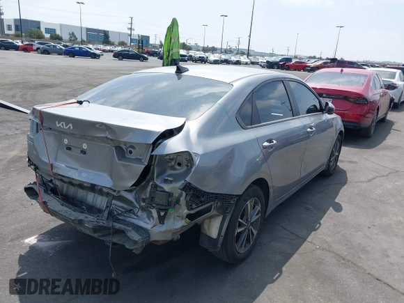 2024 Kia Forte LXS z VIN 3KPF24AD1RE748029, wystawiony jako IAAI lot #42107090 z przebiegiem 27 832 mil mil oraz . Historia ofert i sprzedaży dostępna na DreamBid. Obrazek 4.