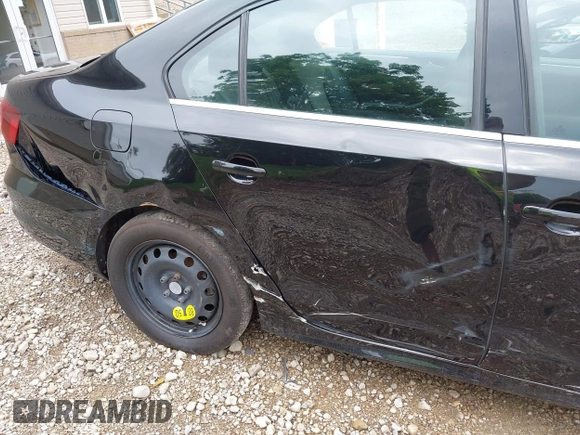 2017 Volkswagen Jetta S z VIN 3VW2B7AJ3HM303198, wystawiony jako IAAI lot #42651056 z przebiegiem 126 253 mil mil oraz . Historia ofert i sprzedaży dostępna na DreamBid. Obrazek 12.