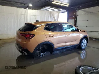 2024 Buick Encore GX Preferred z VIN KL4AMCSLXRB015487, wystawiony jako Copart lot #56033565 z przebiegiem 7 188 mil mil oraz Szkoda całkowita • Salvage title. Historia ofert i sprzedaży dostępna na DreamBid. Obrazek 3.