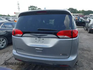 2018 Chrysler Pacifica Touring L with VIN 2C4RC1BG5JR165418, listed as a IAAI auction lot 42143241 with 157,768 mi miles and . Bid and sale history available at DreamBid. Image 15.