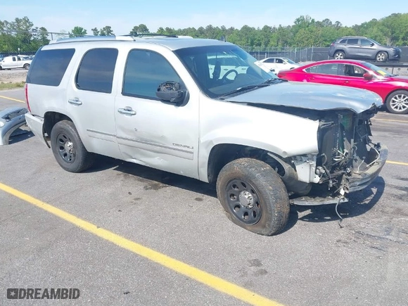 2011 GMC Yukon Denali with VIN 1GKS2EEF8BR346281, listed as a IAAI auction lot 42076037 with 264,311 mi miles. Bid and sale history available at carsss.com. Image 1.
