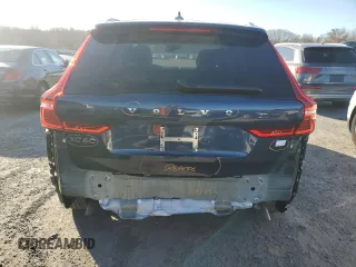 2022 Volvo XC60 Recharge Plug-In Hybrid Inscription Expression with VIN YV4H60DZ4N1008384, listed as a Copart auction lot 84529494 with 22,160 mi miles and Salvage Title. Bid and sale history available at carsss.com. Image 6.