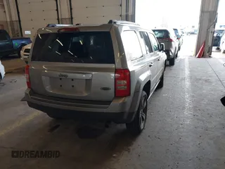 2016 Jeep Patriot Sport with VIN 1C4NJPBA1GD694198, listed as a IAAI auction lot 41291526 with 187,466 mi miles and . Bid and sale history available at DreamBid. Image 4.