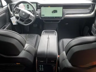 2025 Rivian R1S Adventure z VIN 7PDSGBBA2SN047518, wystawiony jako Copart lot #47992215 z przebiegiem 3836 mil mil oraz Szkody całkowita. Historia ofert i sprzedaży dostępna na DreamBid. Obrazek 8.