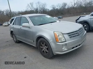 2006 Cadillac SRX z VIN 1GYEE637560175477, wystawiony jako IAAI lot #41534379 z przebiegiem 107 742 mil mil oraz . Historia ofert i sprzedaży dostępna na DreamBid. Obrazek 1.