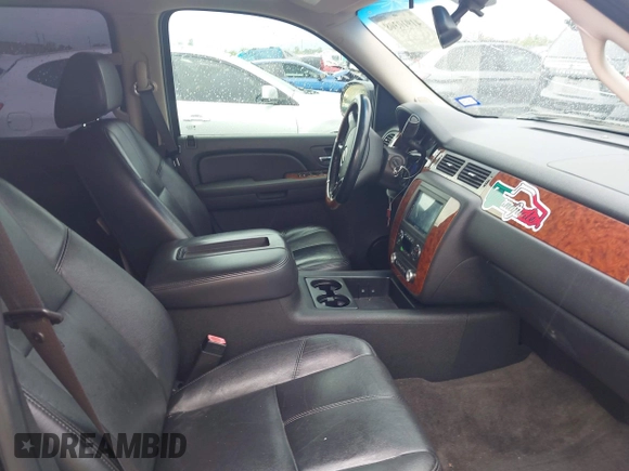 2007 Chevrolet Tahoe LTZ z VIN 1GNFK13047J377917, wystawiony jako IAAI lot #41910308 z przebiegiem 178 854 mil mil oraz . Historia ofert i sprzedaży dostępna na DreamBid. Obrazek 5.