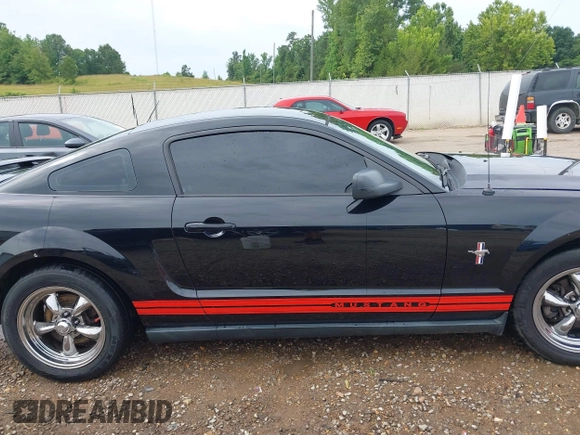 2006 Ford Mustang Standard with VIN 1ZVFT80N965157675, listed as a IAAI auction lot 42472331 with 153,220 mi miles and . Bid and sale history available at DreamBid. Image 14.