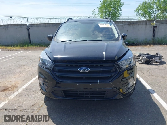 2019 Ford Escape SE with VIN 1FMCU0GD4KUB29621, listed as a IAAI auction lot 42062095 with 137,807 mi miles. Bid and sale history available at carsss.com. Image 13.