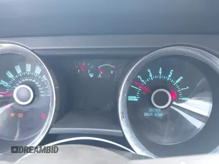 2013 Ford Mustang V6 с VIN 1ZVBP8AM1D5261762, выставлен на аукционе IAAI как лот 42028527 с пробегом 113 224 миль миль и . История ставок и продаж доступна на DreamBid. Изображение 7.