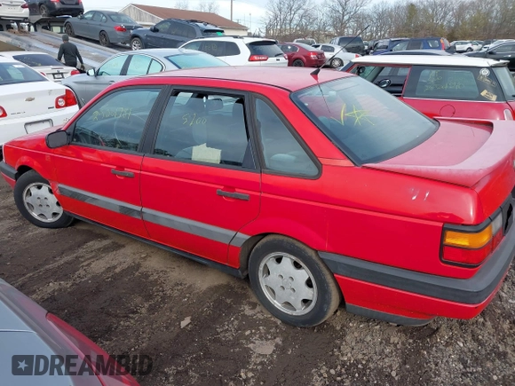 1991 Volkswagen Passat z VIN WVWFB4315ME035691, wystawiony jako IAAI lot #41627396 z przebiegiem 168 795 mil mil oraz . Historia ofert i sprzedaży dostępna na DreamBid. Obrazek 3.