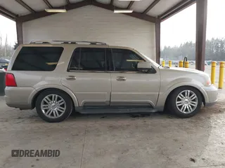 2004 Lincoln Navigator Luxury with VIN 5LMFU28R34LJ15279, listed as a IAAI auction lot 41470920 with 155,229 mi miles. Bid and sale history available at carsss.com. Image 13.