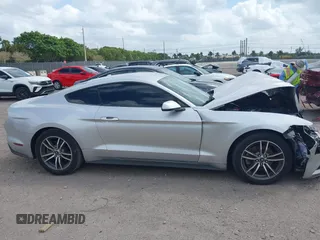 2016 Ford Mustang EcoBoost z VIN 1FA6P8TH5G5305096, wystawiony jako IAAI lot #41908211 z przebiegiem 106 585 mil mil oraz . Historia ofert i sprzedaży dostępna na DreamBid. Obrazek 13.
