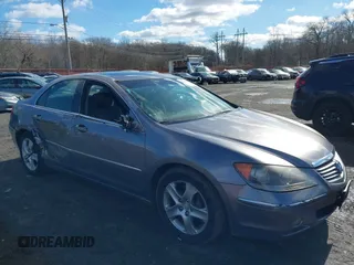 2007 Acura RL Tech Pkg with VIN JH4KB16617C000200, listed as a IAAI auction lot 41592490 with 224,508 mi miles. Bid and sale history available at carsss.com. Image 19.