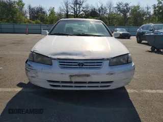 1999 Toyota Camry LE z VIN 4T1BG22K7XU440181, wystawiony jako Copart lot #59304385 z przebiegiem 113 864 mil mil oraz Czysty tytuł • Clean title. Historia ofert i sprzedaży dostępna na DreamBid. Obrazek 5.
