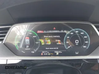 2022 Audi e-tron Premium z VIN WA1AAAGE3NB033122, wystawiony jako IAAI lot #42081343 z przebiegiem 36 171 mil mil oraz . Historia ofert i sprzedaży dostępna na DreamBid. Obrazek 7.
