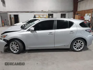 2012 Lexus CT 200h z VIN JTHKD5BH0C2112169, wystawiony jako IAAI lot #42091355 z przebiegiem 260 644 mil mil oraz . Historia ofert i sprzedaży dostępna na DreamBid. Obrazek 14.