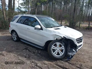 2015 Mercedes-Benz M ML 350 with VIN 4JGDA5HB2FA589214, listed as a IAAI auction lot 41814033 with 134,080 mi miles. Bid and sale history available at carsss.com. Image 1.