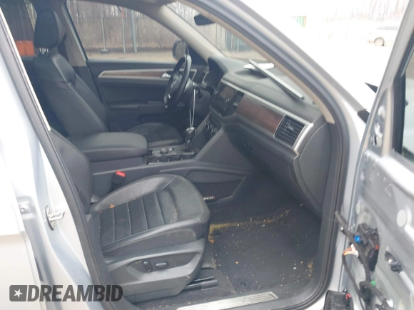2019 Volkswagen Atlas SEL Premium with VIN 1V2NR2CA5KC507911, listed as a IAAI auction lot 41806967 with 70,618 mi miles and . Bid and sale history available at DreamBid. Image 5.