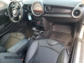 2014 MINI Clubman S z VIN WMWZG3C52ETY33460, wystawiony jako Copart lot #82752834 z przebiegiem 130 015 mil mil oraz Szkoda całkowita • Salvage title. Historia ofert i sprzedaży dostępna na DreamBid. Obrazek 8.