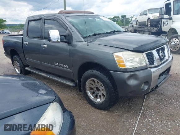 2005 Nissan Titan LE z VIN 1N6AA07B05N557667, wystawiony jako IAAI lot #42292562 z przebiegiem 197 874 mil mil oraz . Historia ofert i sprzedaży dostępna na DreamBid. Obrazek 1.