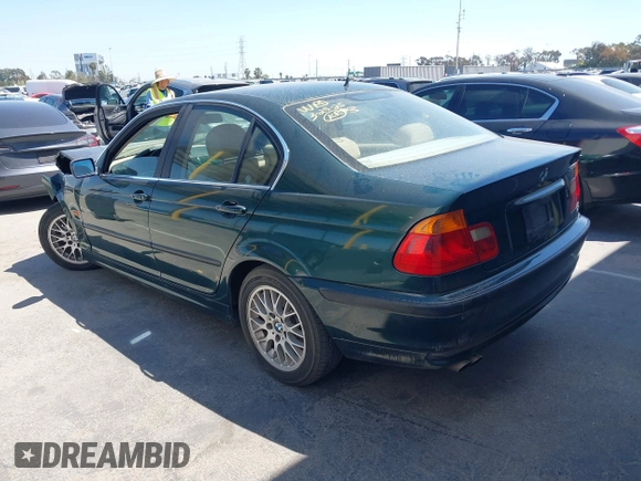 2000 BMW 3 Series 328i with VIN WBAAM5338YFR15213, listed as a IAAI auction lot 42014522 with 85,955 mi miles. Bid and sale history available at carsss.com. Image 3.