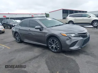 2019 Toyota Camry LE z VIN 4T1B11HKXKU206693, wystawiony jako IAAI lot #41951518 z przebiegiem 111 657 mil mil oraz . Historia ofert i sprzedaży dostępna na DreamBid. Obrazek 1.