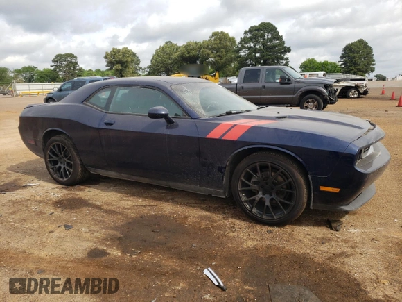2013 Dodge Challenger SXT z VIN 2C3CDYAG3DH578949, wystawiony jako Copart lot #54664815 z przebiegiem 205 376 mil mil oraz Szkody całkowita. Historia ofert i sprzedaży dostępna na DreamBid. Obrazek 4.