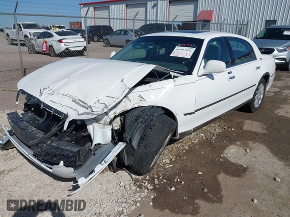 2007 Lincoln Town Car Signature Limited z VIN 1LNHM82V67Y630711, wystawiony jako IAAI lot #41997932 z przebiegiem 177 420 mil mil oraz . Historia ofert i sprzedaży dostępna na DreamBid. Obrazek 18.
