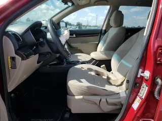 2014 Kia Sorento LX z VIN 5XYKT3A67EG461489, wystawiony jako Copart lot #57498295 z przebiegiem 198 799 mil mil oraz Szkoda całkowita • Salvage title. Historia ofert i sprzedaży dostępna na DreamBid. Obrazek 7.
