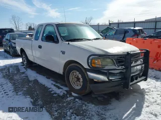 2002 Ford F-150 XL z VIN 1FTRX17W02KB68165, wystawiony jako IAAI lot #41613625 z przebiegiem 151 957 mil mil oraz . Historia ofert i sprzedaży dostępna na DreamBid. Obrazek 1.