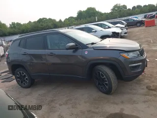 2019 Jeep Compass Trailhawk z VIN 3C4NJDDB9KT686048, wystawiony jako IAAI lot #42414161 z przebiegiem 92 683 mil mil oraz . Historia ofert i sprzedaży dostępna na DreamBid. Obrazek 12.