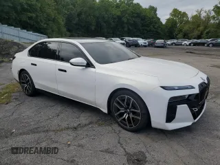 2023 BMW 7 Series 760i xDrive z VIN WBA33EJ05PCM02683, wystawiony jako Copart lot #68709704 z przebiegiem Nie podano mil oraz Szkoda całkowita • Salvage title. Historia ofert i sprzedaży dostępna na DreamBid. Obrazek 4.