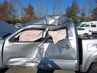 2018 Toyota Tacoma SR with VIN 3TMCZ5AN9JM127113, listed as a IAAI auction lot 41400379 with 12,660 mi miles. Bid and sale history available at carsss.com. Image 6.