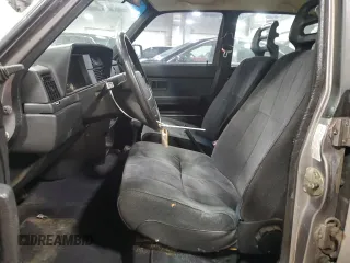 1992 Volvo 240 z VIN YV1AW8808N1915311, wystawiony jako Copart lot #56024205 z przebiegiem 183 955 mil mil oraz Szkody całkowita. Historia ofert i sprzedaży dostępna na DreamBid. Obrazek 7.