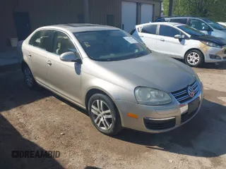2005 Volkswagen Jetta 2.5L с VIN 3VWDF71K85M645201, выставлен на аукционе IAAI как лот 41913644 с пробегом 256 822 миль миль и . История ставок и продаж доступна на DreamBid. Изображение 1.
