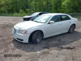 2014 Chrysler 300 z VIN 2C3CCAAG0EH157055, wystawiony jako IAAI lot #42039052 z przebiegiem 197 788 mil mil oraz . Historia ofert i sprzedaży dostępna na DreamBid. Obrazek 20.