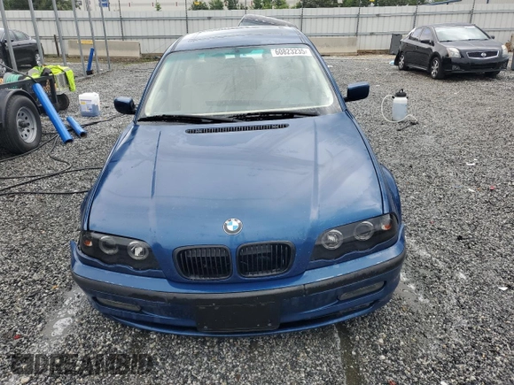 2000 BMW 3 Series 323i with VIN WBAAM3347YCA92579, listed as a Copart auction lot 60823235 with 216,510 mi miles and Salvage title. Bid and sale history available at DreamBid. Image 5.
