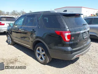 2017 Ford Explorer XLT z VIN 1FM5K8D89HGC22470, wystawiony jako IAAI lot #41771532 z przebiegiem 153 579 mil mil oraz . Historia ofert i sprzedaży dostępna na DreamBid. Obrazek 3.