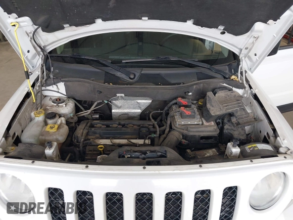 2014 Jeep Patriot High Altitude z VIN 1C4NJPFA3ED624662, wystawiony jako IAAI lot #42253988 z przebiegiem 121 182 mil mil oraz . Historia ofert i sprzedaży dostępna na DreamBid. Obrazek 10.