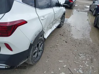 2022 Kia Seltos EX z VIN KNDERCAA0N7238739, wystawiony jako IAAI lot #42222017 z przebiegiem 72 565 mil mil oraz . Historia ofert i sprzedaży dostępna na DreamBid. Obrazek 6.