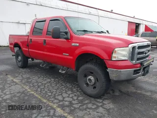 2005 Ford Super Duty F-250 XL with VIN 1FTSW21PX5EC67932, listed as a IAAI auction lot 41306583 with 189,824 mi miles. Bid and sale history available at carsss.com. Image 1.