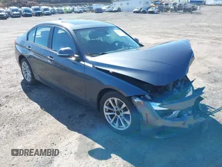 2016 BMW 3 Series 320i xDrive z VIN WBA8E5G59GNU21101, wystawiony jako IAAI lot #41933679 z przebiegiem Nie podano mil oraz . Historia ofert i sprzedaży dostępna na DreamBid. Obrazek 1.