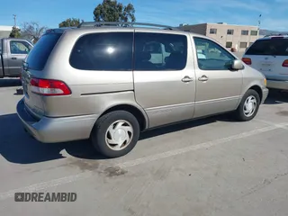 2001 Toyota Sienna LE with VIN 4T3ZF13C01U381668, listed as a IAAI auction lot 41653318 with 272,317 mi miles. Bid and sale history available at carsss.com. Image 4.